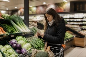 Comment économiser sur les courses d’hiver grâce aux coupons, menus malins et produits de saison
